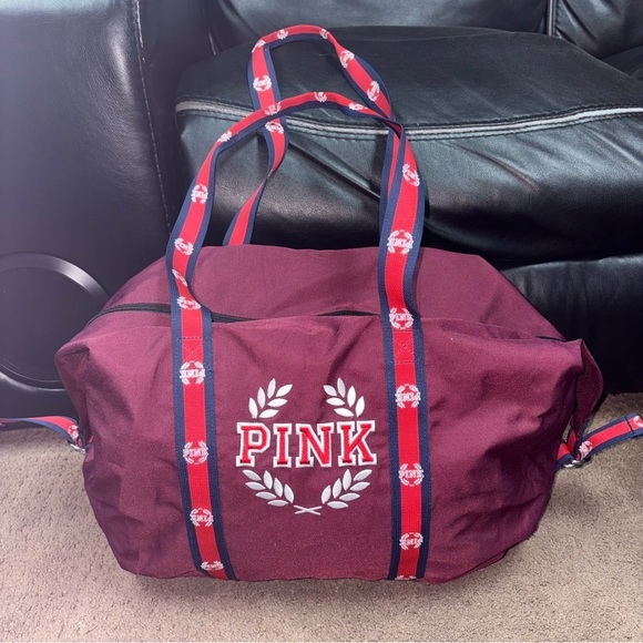 VICTORIAS SECRET PINK DUFFLE BAG 2017 - Picture 1 of 10